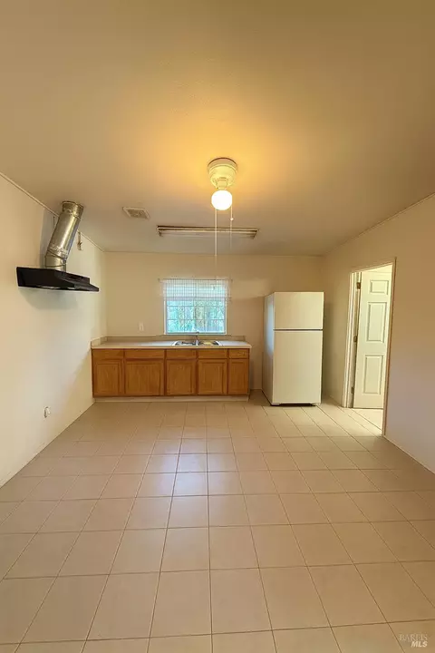 Kitchen - 1724 Lockwood Dr, Ukiah, CA 95482 photo 2 of 2
