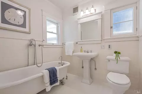 Bath - 47 Coronet Ave, Mill Valley, CA 94941 photo 1 of 4