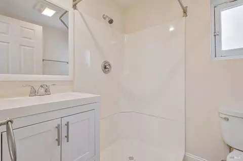 Bath - 47 Coronet Ave, Mill Valley, CA 94941 photo 4 of 4