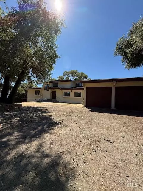 1330 Van Pelt Dr, Ukiah, CA 95482