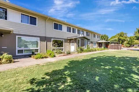 1028 E Los Gamos Rd, San Rafael, CA 94903