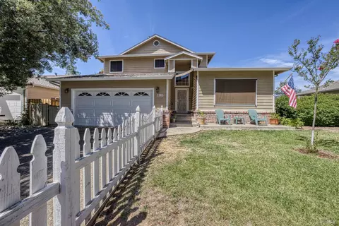 2165 Oakcrest Dr, Lakeport, CA 95453