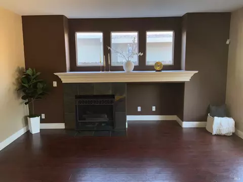 Living - 6320 Pebble Beach Dr, Vallejo, CA 94591 photo 3 of 4