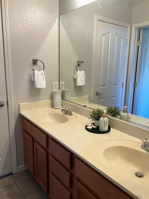 Bath - 6320 Pebble Beach Dr, Vallejo, CA 94591 photo 4 of 4