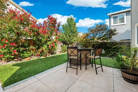 Exterior - 424 Cache Ct, Vacaville, CA 95688 photo 5 of 17