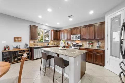 Kitchen - 424 Cache Ct, Vacaville, CA 95688 photo 2 of 6