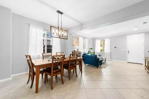 Dining - 424 Cache Ct, Vacaville, CA 95688 photo 2 of 3