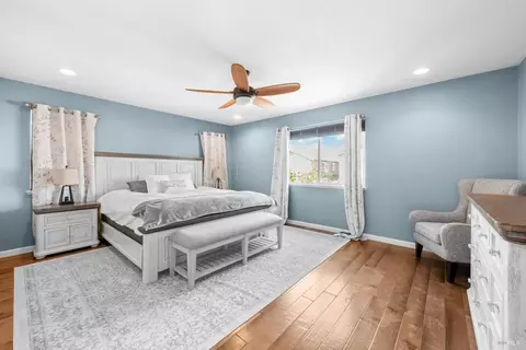 Bedroom - 424 Cache Ct, Vacaville, CA 95688 photo 8 of 10