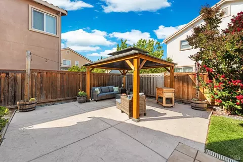 Exterior - 424 Cache Ct, Vacaville, CA 95688 photo 9 of 17