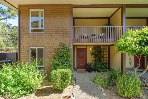 29 Surrey Ln, San Rafael, CA 94903