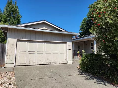 2053 Vista Ln, Petaluma, CA 94954