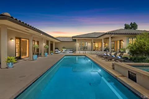 1057 Red Tail Rd, Healdsburg, CA 95448