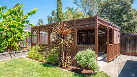 Exterior - 9474 Lazy Creek Dr, Windsor, CA 95492 photo 5 of 5