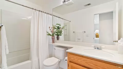 Bath - 9474 Lazy Creek Dr, Windsor, CA 95492 photo 2 of 2