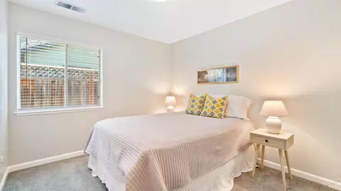 Bedroom - 9474 Lazy Creek Dr, Windsor, CA 95492 photo 2 of 3