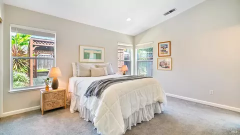 Bedroom - 9474 Lazy Creek Dr, Windsor, CA 95492 photo 1 of 3