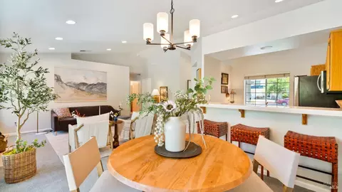Dining - 9474 Lazy Creek Dr, Windsor, CA 95492 photo 2 of 2