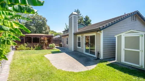 Exterior - 9474 Lazy Creek Dr, Windsor, CA 95492 photo 3 of 5