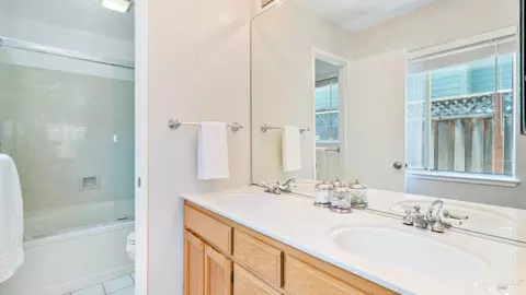 Bath - 9474 Lazy Creek Dr, Windsor, CA 95492 photo 1 of 2