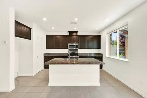 Kitchen - 314 Fruitvale Rd, Vacaville, CA 95688 photo 2 of 7