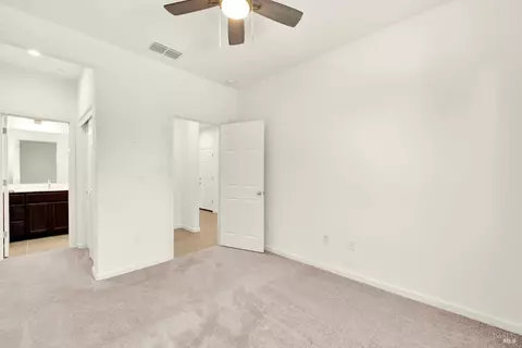 Bedroom - 314 Fruitvale Rd, Vacaville, CA 95688 photo 3 of 14