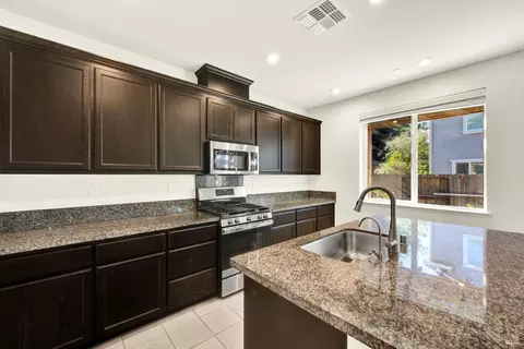 Kitchen - 314 Fruitvale Rd, Vacaville, CA 95688 photo 5 of 7