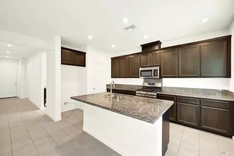Entry Way - 314 Fruitvale Rd, Vacaville, CA 95688 photo 3 of 7