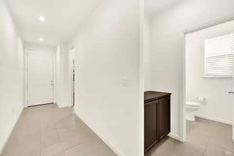 Entry Way - 314 Fruitvale Rd, Vacaville, CA 95688 photo 4 of 7