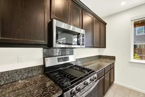 Kitchen - 314 Fruitvale Rd, Vacaville, CA 95688 photo 6 of 7