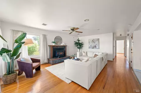 159 Dodge Ct, Napa, CA 94558