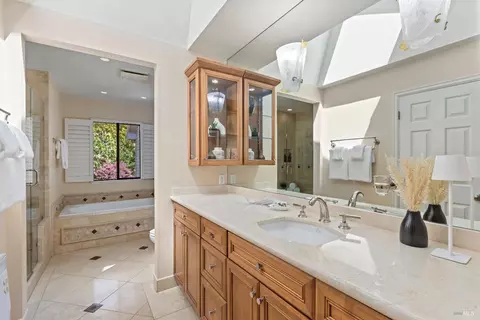 Bath - 4 Eucalyptus Knoll St, Mill Valley, CA 94941 photo 3 of 8