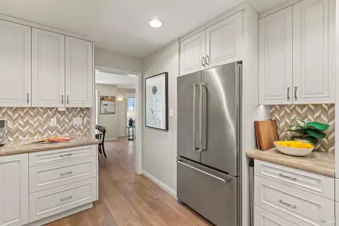 Kitchen - 4 Eucalyptus Knoll St, Mill Valley, CA 94941 photo 5 of 6