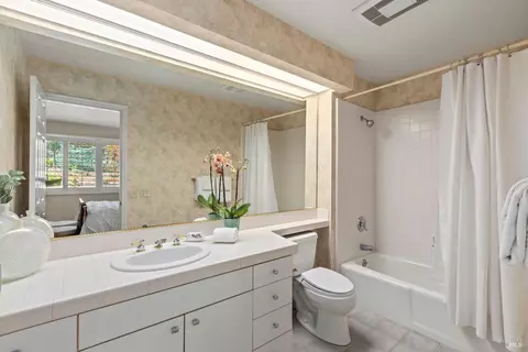 Bath - 4 Eucalyptus Knoll St, Mill Valley, CA 94941 photo 8 of 8