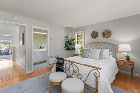 Bedroom - 4 Eucalyptus Knoll St, Mill Valley, CA 94941 photo 6 of 6