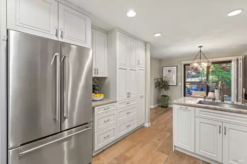 Kitchen - 4 Eucalyptus Knoll St, Mill Valley, CA 94941 photo 3 of 6