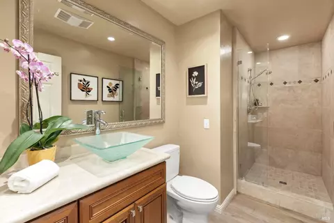 Bath - 4 Eucalyptus Knoll St, Mill Valley, CA 94941 photo 1 of 8