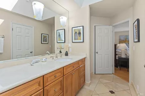Bath - 4 Eucalyptus Knoll St, Mill Valley, CA 94941 photo 7 of 8