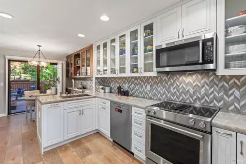 Kitchen - 4 Eucalyptus Knoll St, Mill Valley, CA 94941 photo 1 of 6