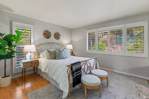 Bedroom - 4 Eucalyptus Knoll St, Mill Valley, CA 94941 photo 4 of 6