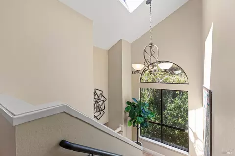 Entry Way - 4 Eucalyptus Knoll St, Mill Valley, CA 94941 photo 1 of 2