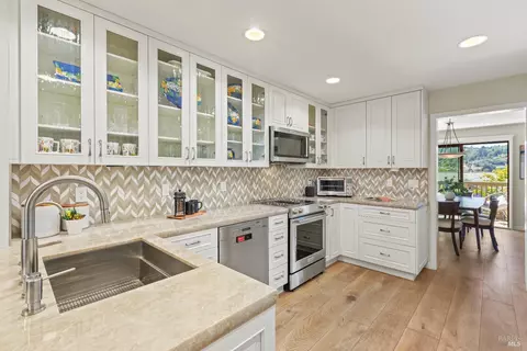 Kitchen - 4 Eucalyptus Knoll St, Mill Valley, CA 94941 photo 2 of 6