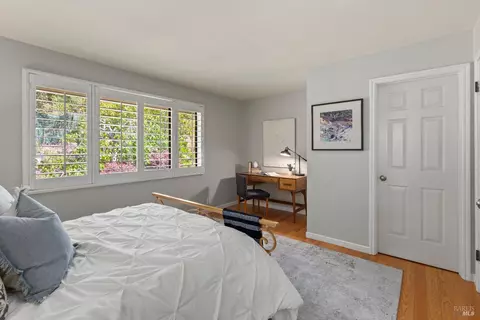 Bedroom - 4 Eucalyptus Knoll St, Mill Valley, CA 94941 photo 5 of 6