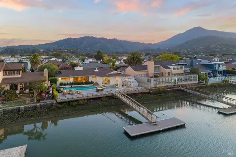 334 Riviera Cir, Larkspur, CA 94939