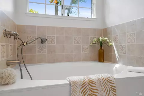Bath - 37 Sage Way, Napa, CA 94559 photo 4 of 7