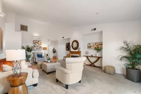 Living - 37 Sage Way, Napa, CA 94559 photo 3 of 4
