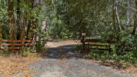 19401 Tomki Rd, Redwood Valley, CA 95470