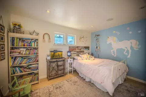 Bedroom - 4100 Bisordi Ln, Fulton, CA 95439 photo 2 of 10