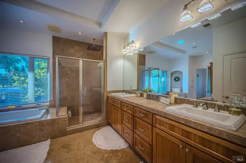 Bath - 4100 Bisordi Ln, Fulton, CA 95439 photo 3 of 5