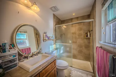 Bath - 4100 Bisordi Ln, Fulton, CA 95439 photo 2 of 5