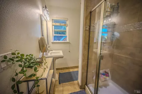 Bath - 4100 Bisordi Ln, Fulton, CA 95439 photo 1 of 5
